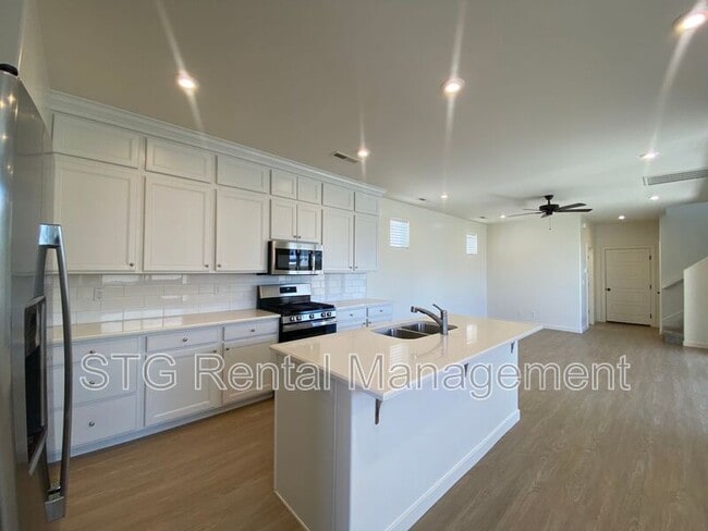 Building Photo - 767 W Scarlet Hill Dr