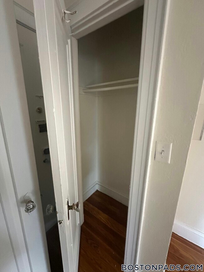 Building Photo - 2045 Commonwealth Ave