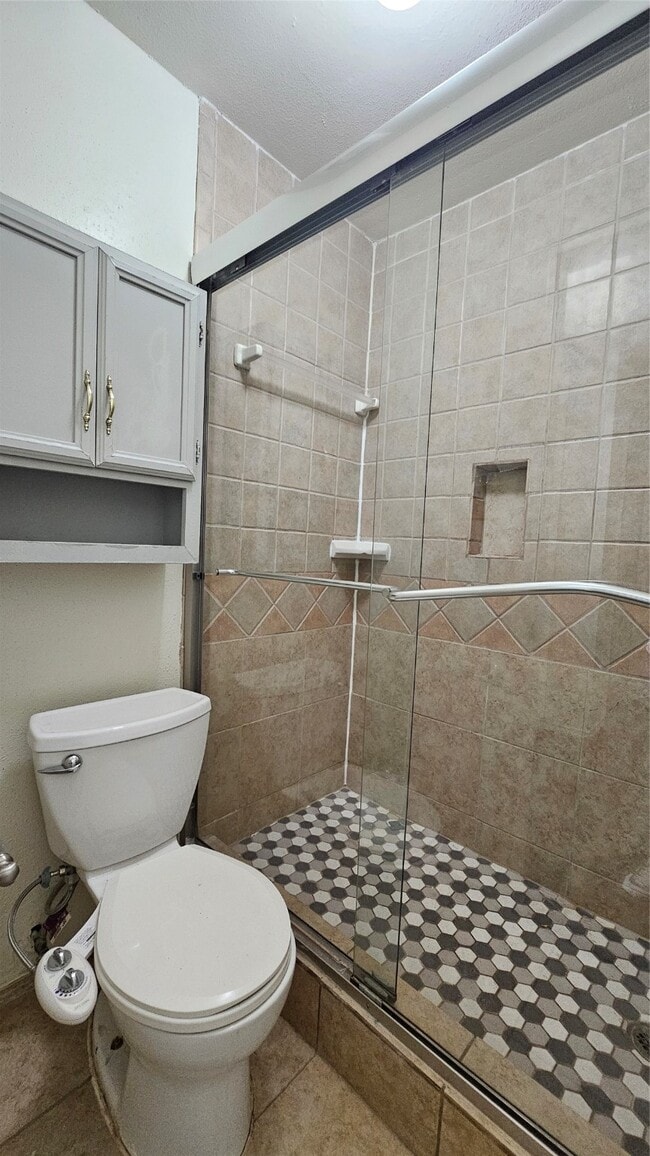 Building Photo - 543 Oakdale Dr