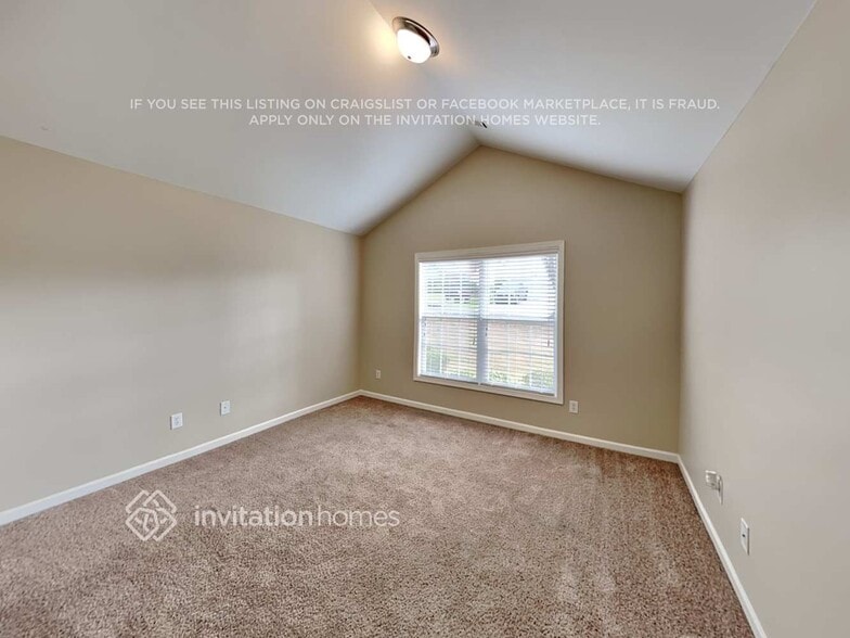 Building Photo - 930 Rock Elm Dr