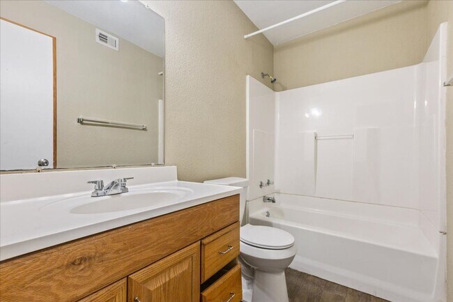 Building Photo - Hunterwood Apartments | 2-Bedroom / 1-Bath...