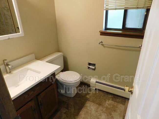 Building Photo - 563 E Good Hope Cir