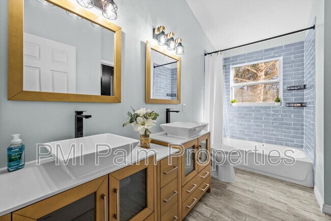 Building Photo - 272 Live Oak Ln