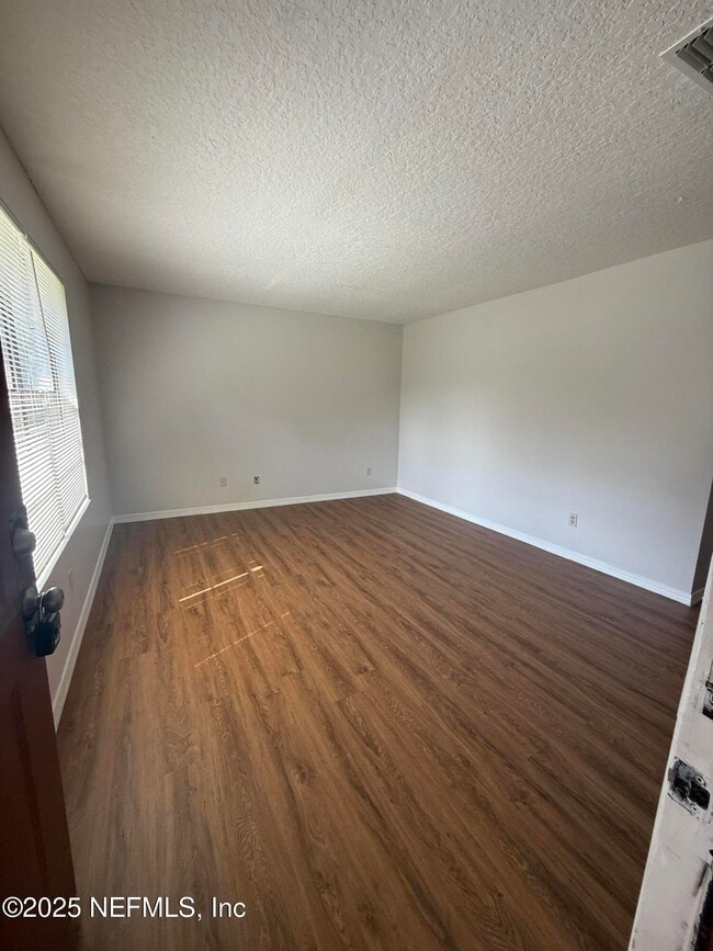 Building Photo - 459 Bentwood Ln