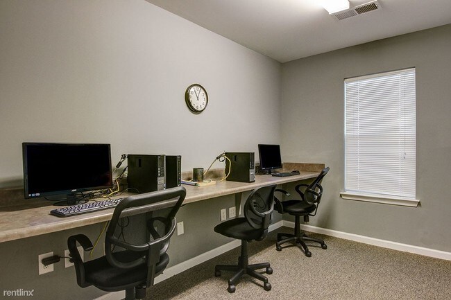 Building Photo - 2 br, 1 bath Apartment - Tooley Place