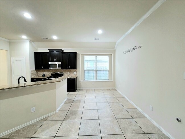 Building Photo - 7506 Amber Village Cir