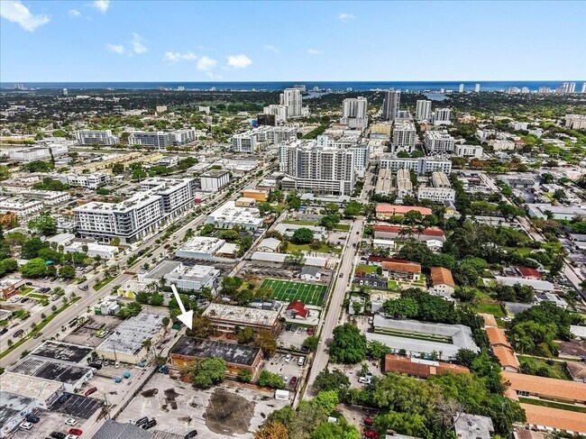 Building Photo - 2323 Van Buren St