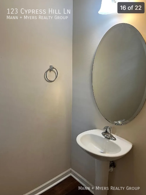 Building Photo - 123 Cypress Hill Ln