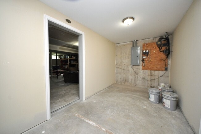 Building Photo - 445 Woolf Rd