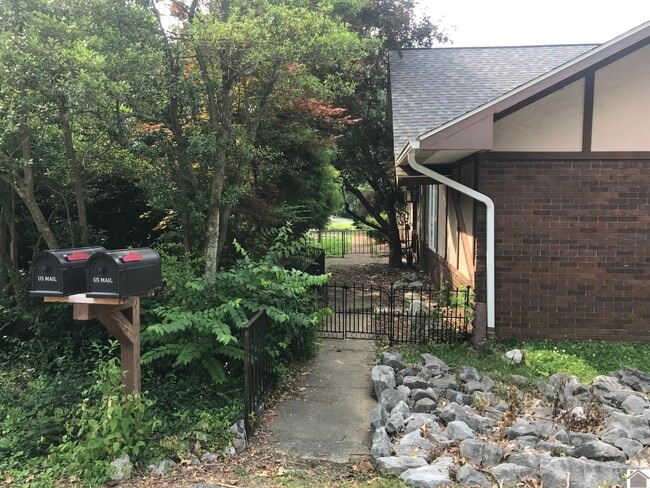 Building Photo - 1075 Friedman Ln