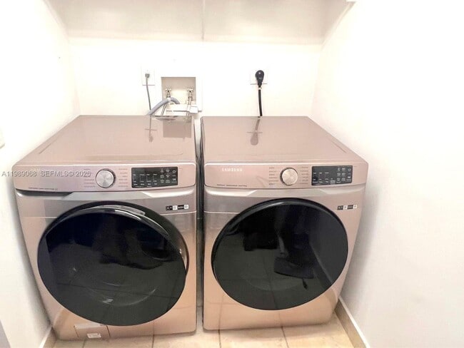 Building Photo - 3370 Hidden Bay Dr