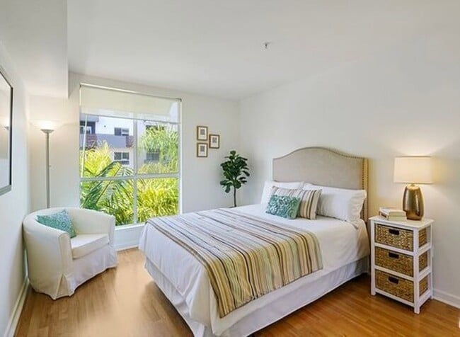 Building Photo - Rare Opportunity to Rent Spacious & Bright WLA Condo