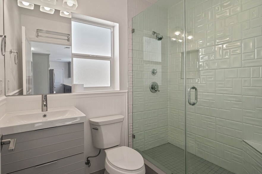 Building Photo - 1238 S Burnside Ave