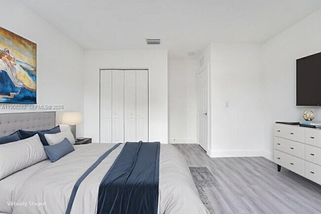 Building Photo - 16315 SW 107th Ave