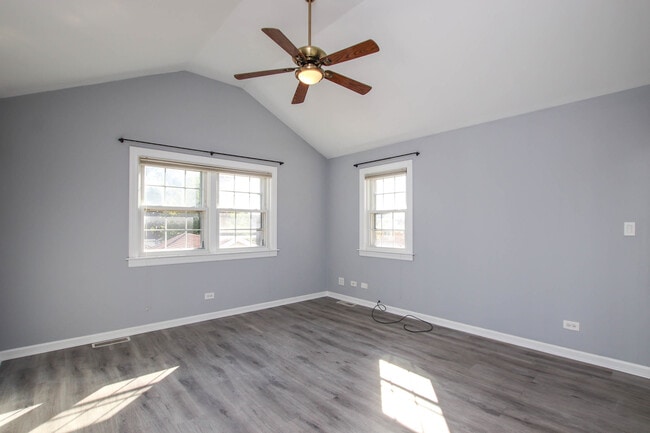 Building Photo - 5815 N Canfield Ave