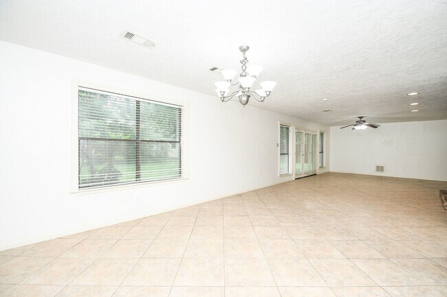 Building Photo - 6702 Spring Leaf Dr
