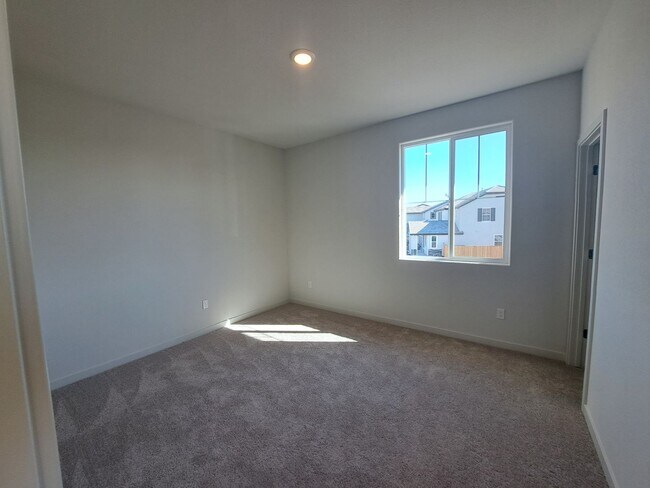 Building Photo - Beautiful, Almost New Home in Monte Verde ...