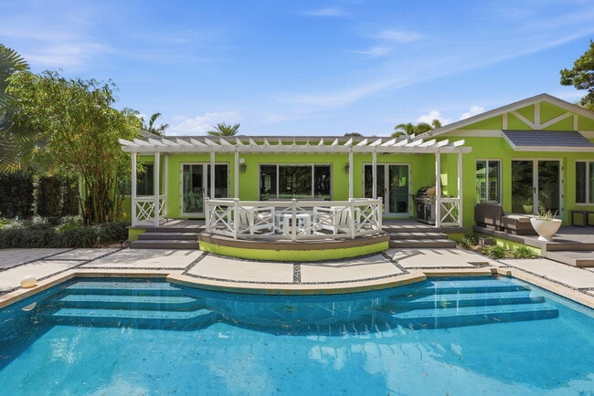 Building Photo - 309 NE 8th Ave