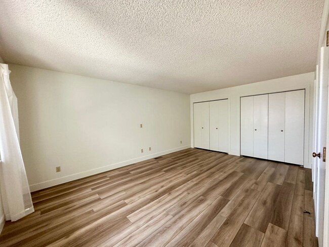 Building Photo - Sweeping Views of Yakima Valley