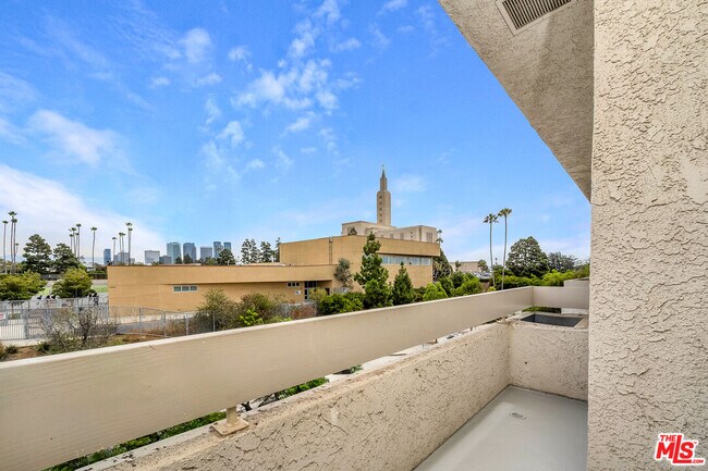 Building Photo - 1655 Selby Ave