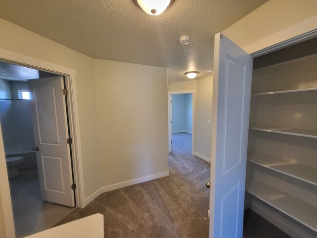 Building Photo - Brand New townhomes