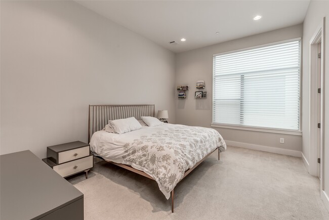 Building Photo - 1004 California St