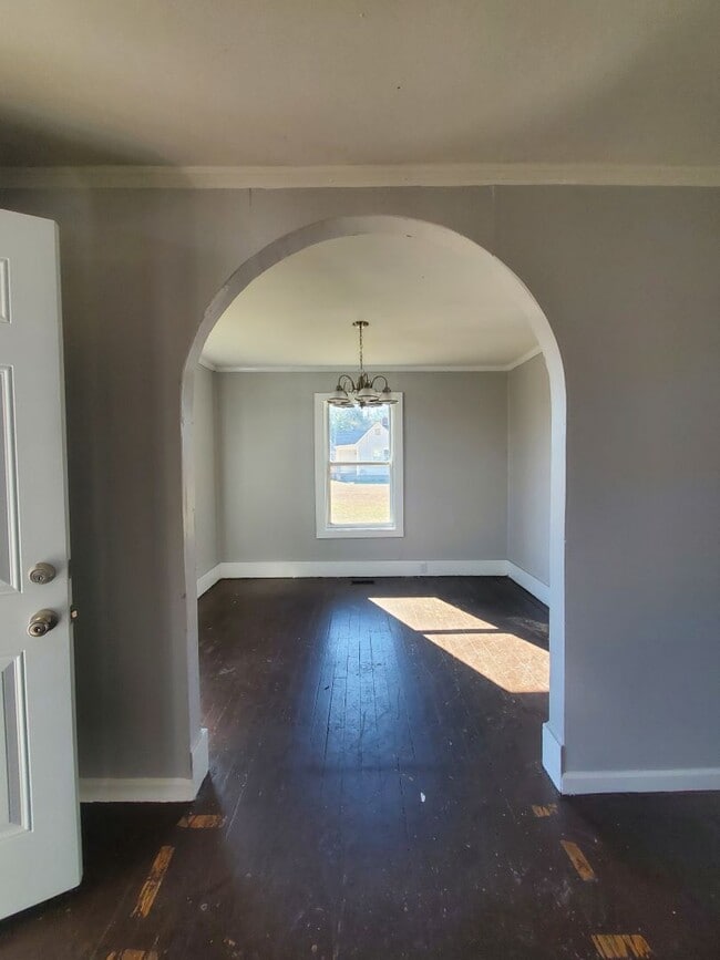 Building Photo - Cozy Home