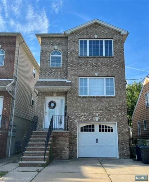 Primary Photo - 732 Cleveland Ave