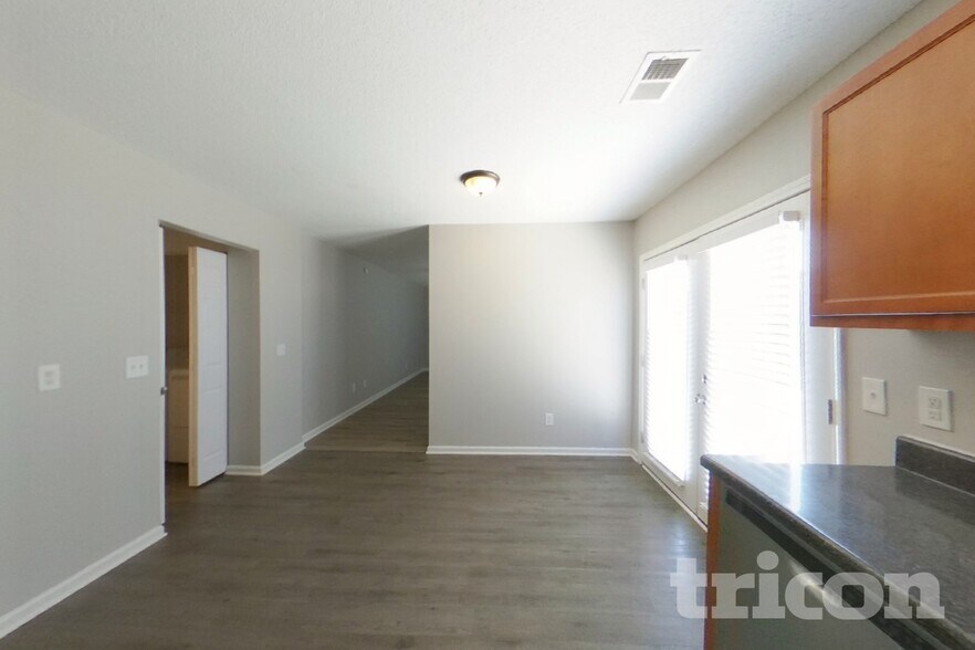 Building Photo - 142 Quiet Grove Dr