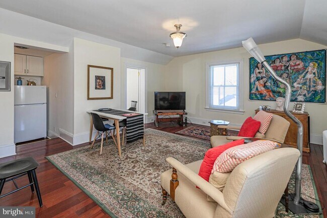 Building Photo - 10 Bayard Ln