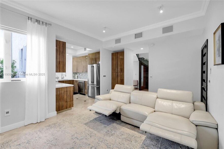 Building Photo - 3015 NE 208th St