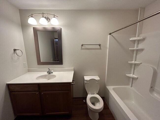 Building Photo - Stadium Commons Lower Unit