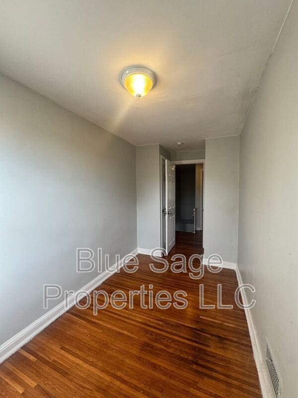 Building Photo - 2304 Bond Ave