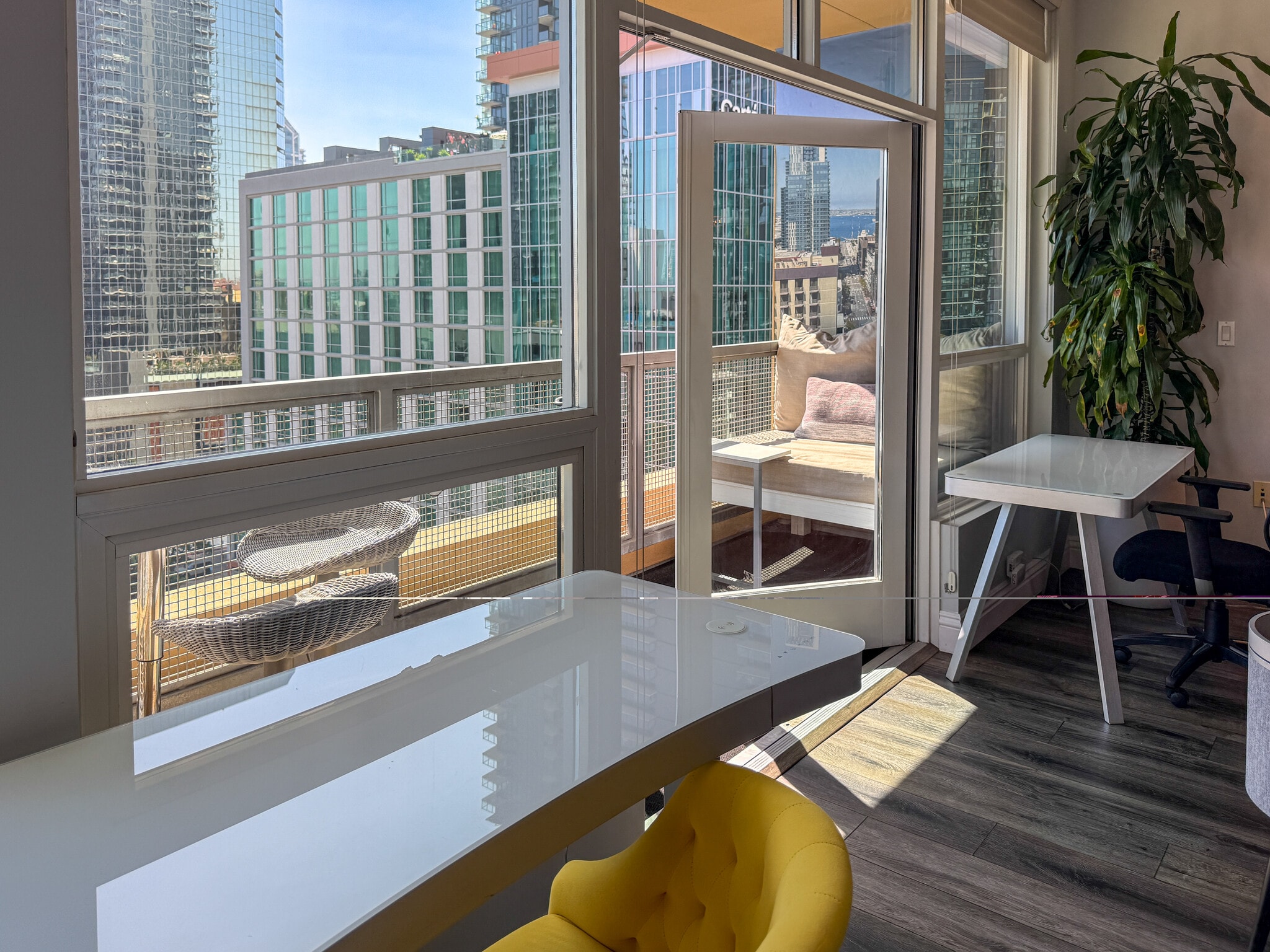 Building Photo - 350 W Ash St