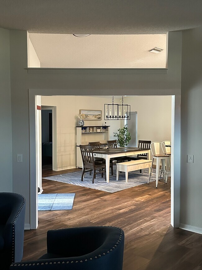 Building Photo - 8960 Huntington Pointe Dr