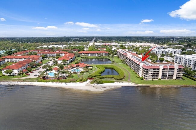 Building Photo - 7020 Half Moon Cir