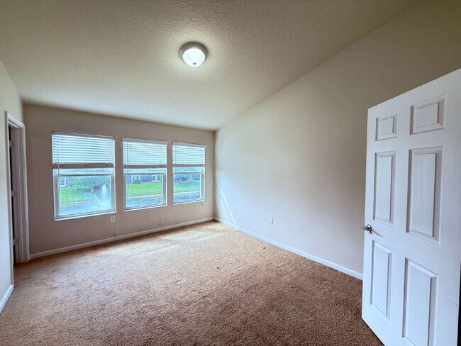 Building Photo - "Stunning Water View Townhouse for Rent in...