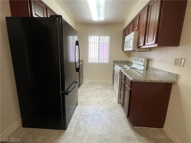 Building Photo - 5350 River Glen Dr