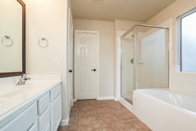 Building Photo - 14819 Olde Manor Ln