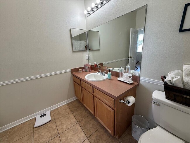 Building Photo - 5727 Vista Linda Dr