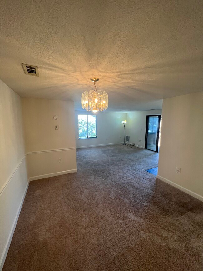 Building Photo - 18001 Chalet Dr