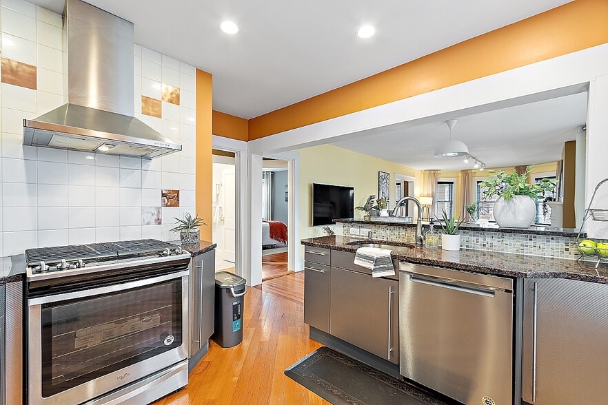 Stove View - 1900 Washington St