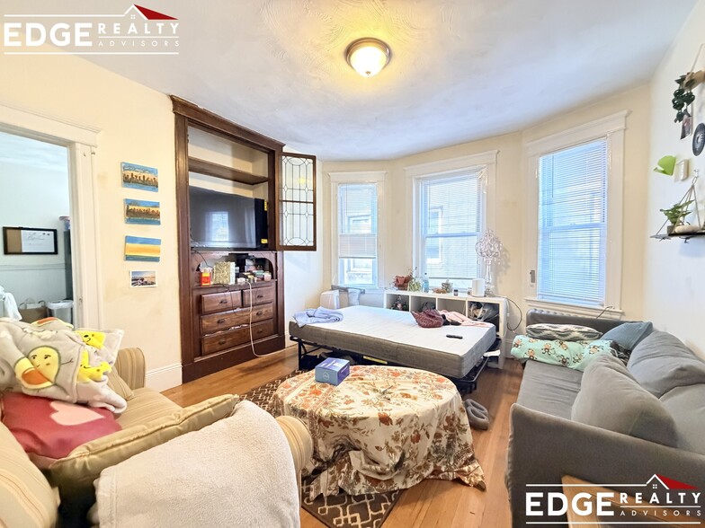 Building Photo - 26 Fordham Rd