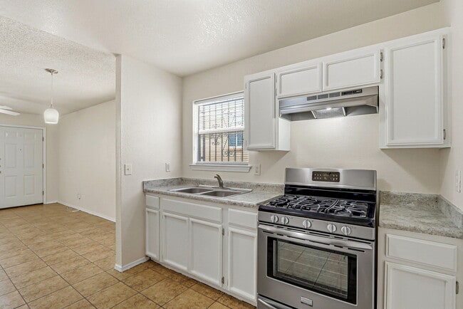 Building Photo - 12320 Robert Dahl Dr