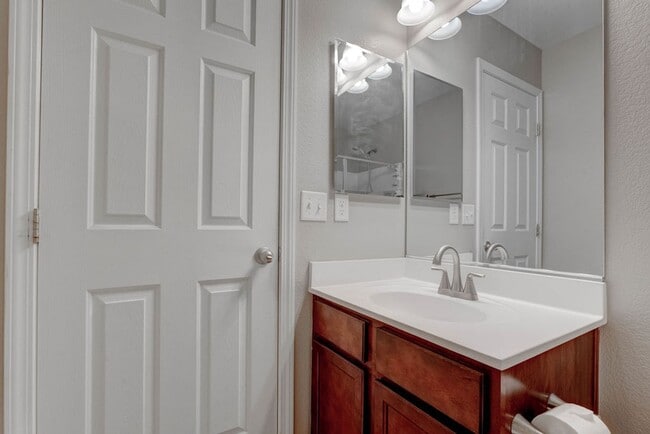 Building Photo - 10931 Sardinia Sands Dr