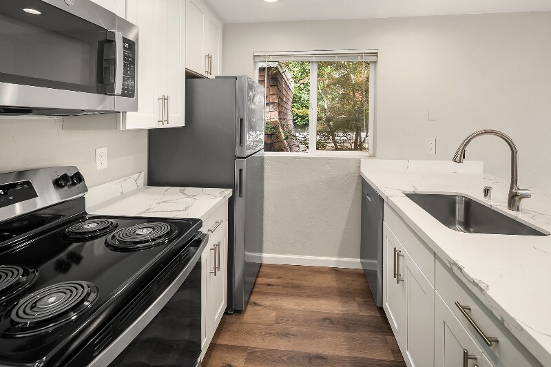 Building Photo - 14314 NE 7th Pl