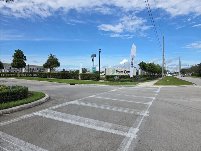 Building Photo - 261 NE 16th St