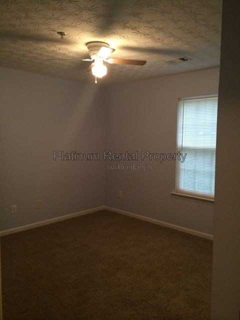 Building Photo - 244 Village Square Dr