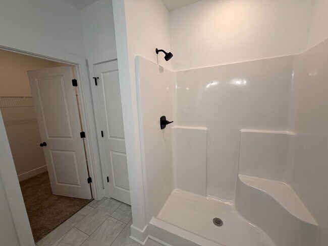 Building Photo - New Build 3 Bed 2.5 Bath Townhome in Shelbyville with a Move in Special