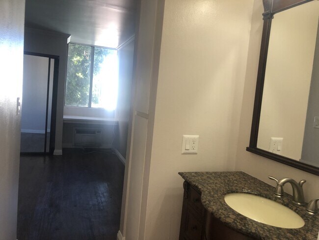 Building Photo - 18620 Hatteras St